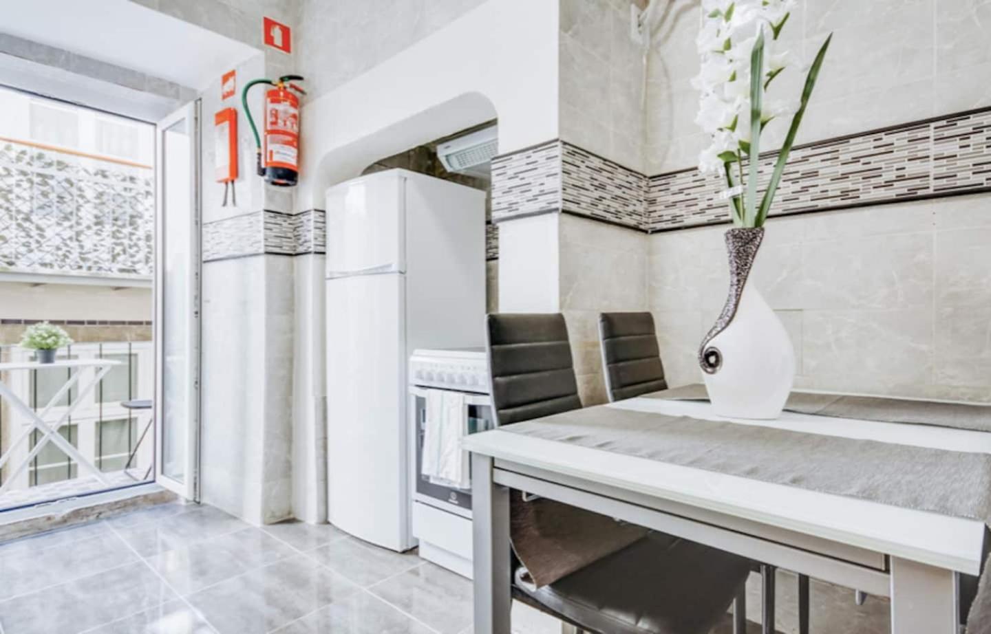 3 Bedroom Apartment In Baixa With River View Лісабон Екстер'єр фото