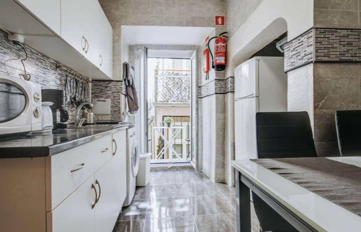 3 Bedroom Apartment In Baixa With River View Лісабон Екстер'єр фото